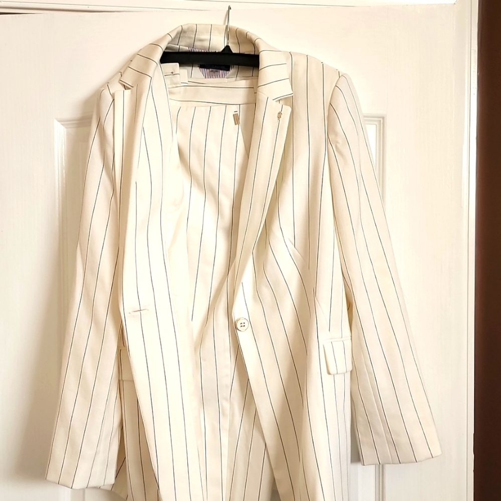 Women's pants suit